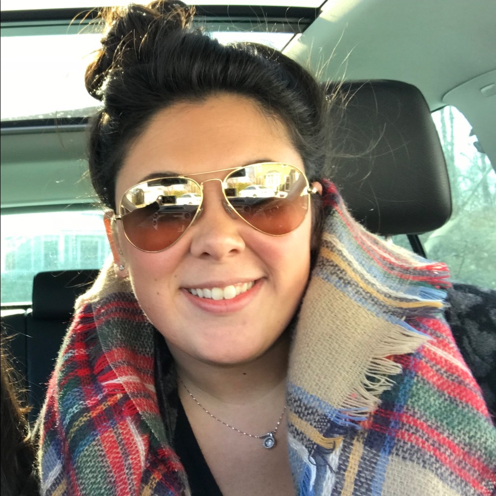 Meet your Posher, Emily